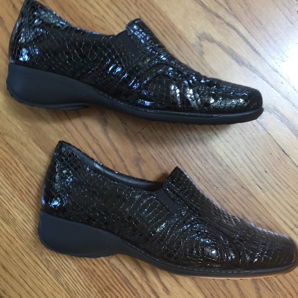 Shoes - Picture 2 of 4